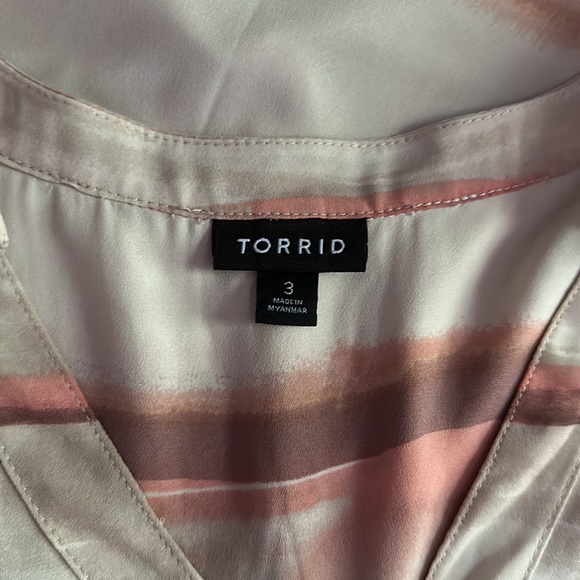 Torrid short sleeve shirt, size 3, pink - Picture 3 of 3